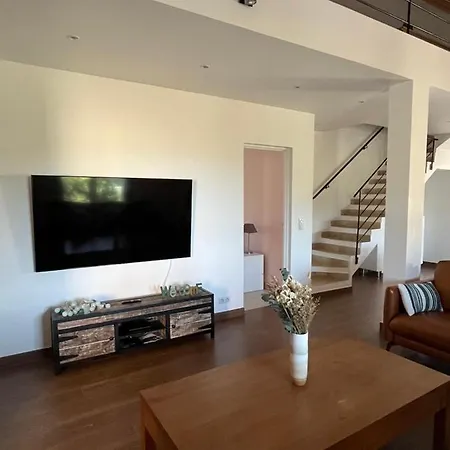 Vila Charming 2-14 Persons *